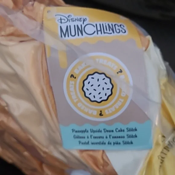 Brand New Disney Munchlings Pineapple Upside Down Cake Stitch - Picture 5 of 5